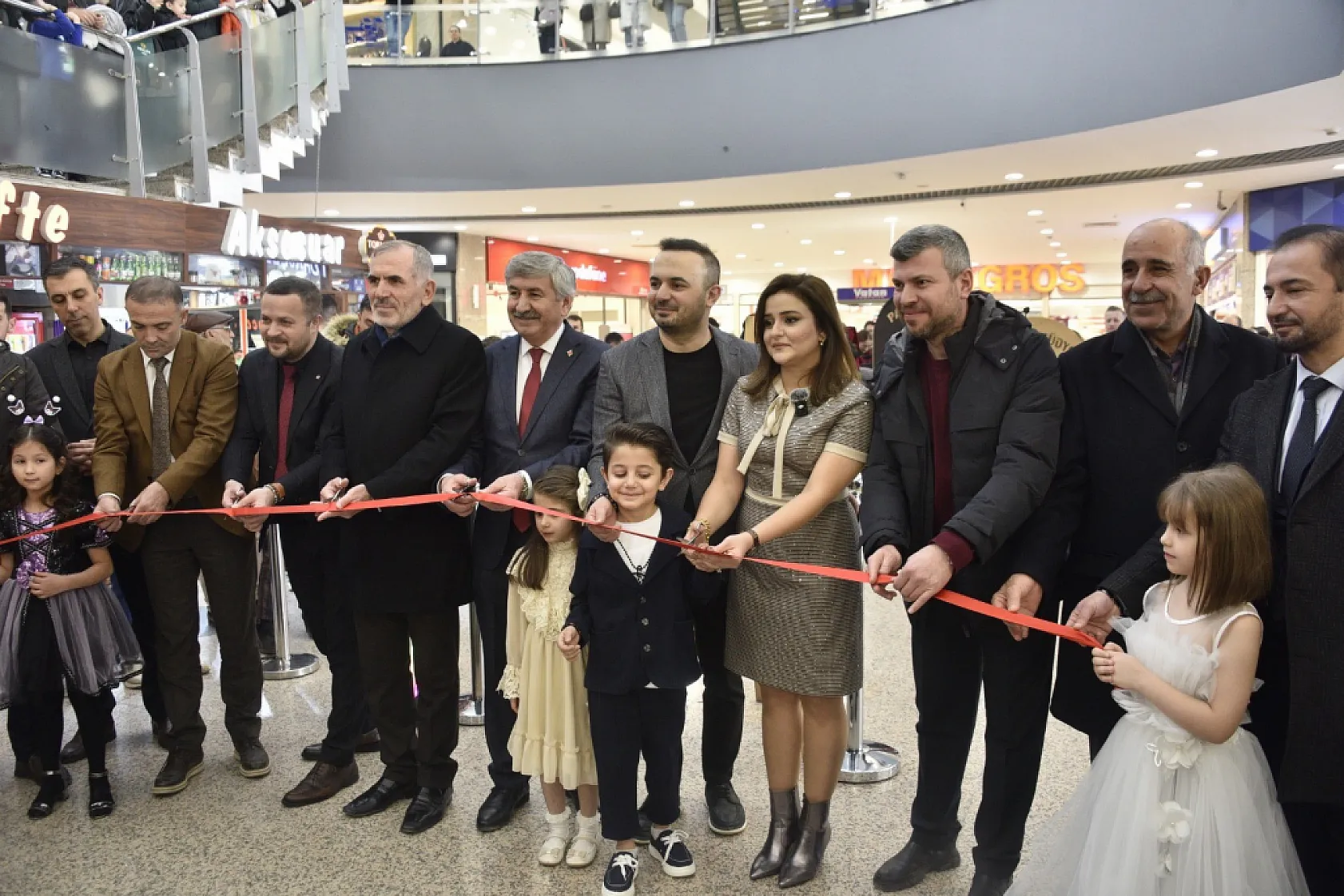 Bebekler ve çocuklar podyuma çıktı, renkli kostümleri ile büyük beğeni topladı
