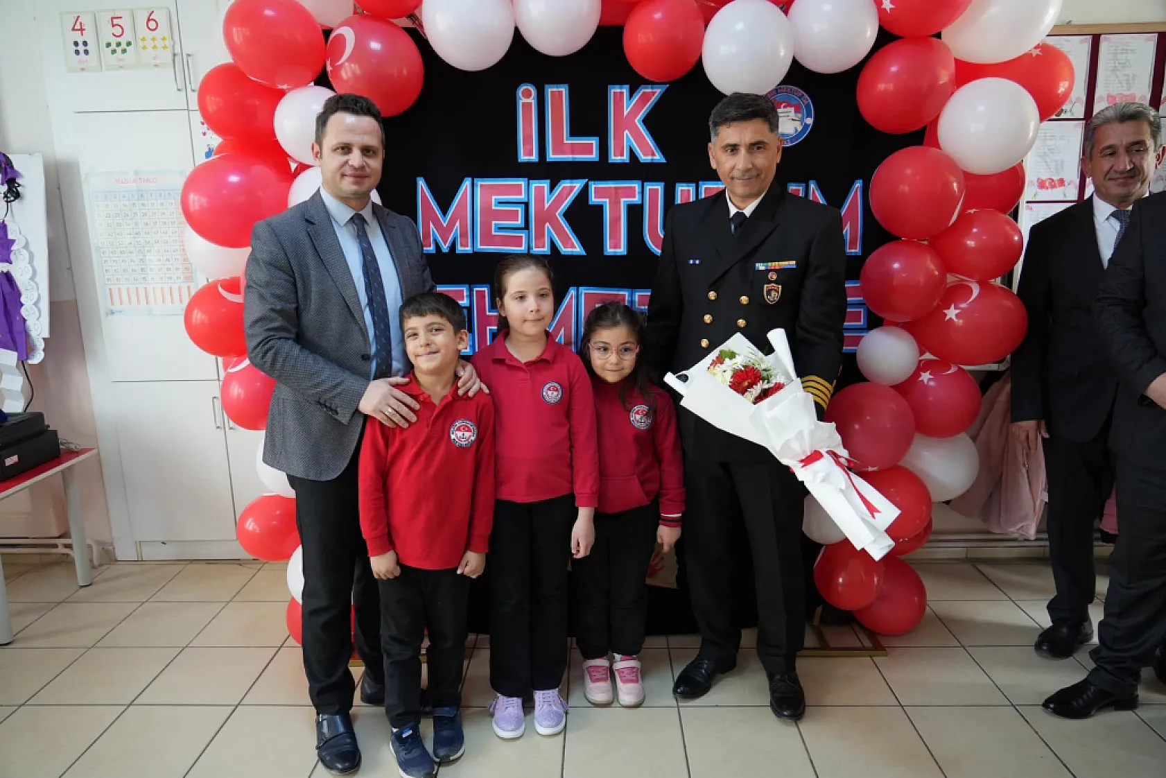 'Bir Mektup Da Sen Yaz' etkinliğiyle Mehmetçik ve öğrenciler buluştu