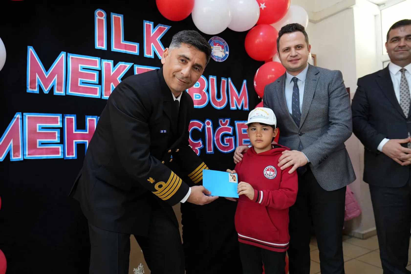 'Bir Mektup Da Sen Yaz' etkinliğiyle Mehmetçik ve öğrenciler buluştu