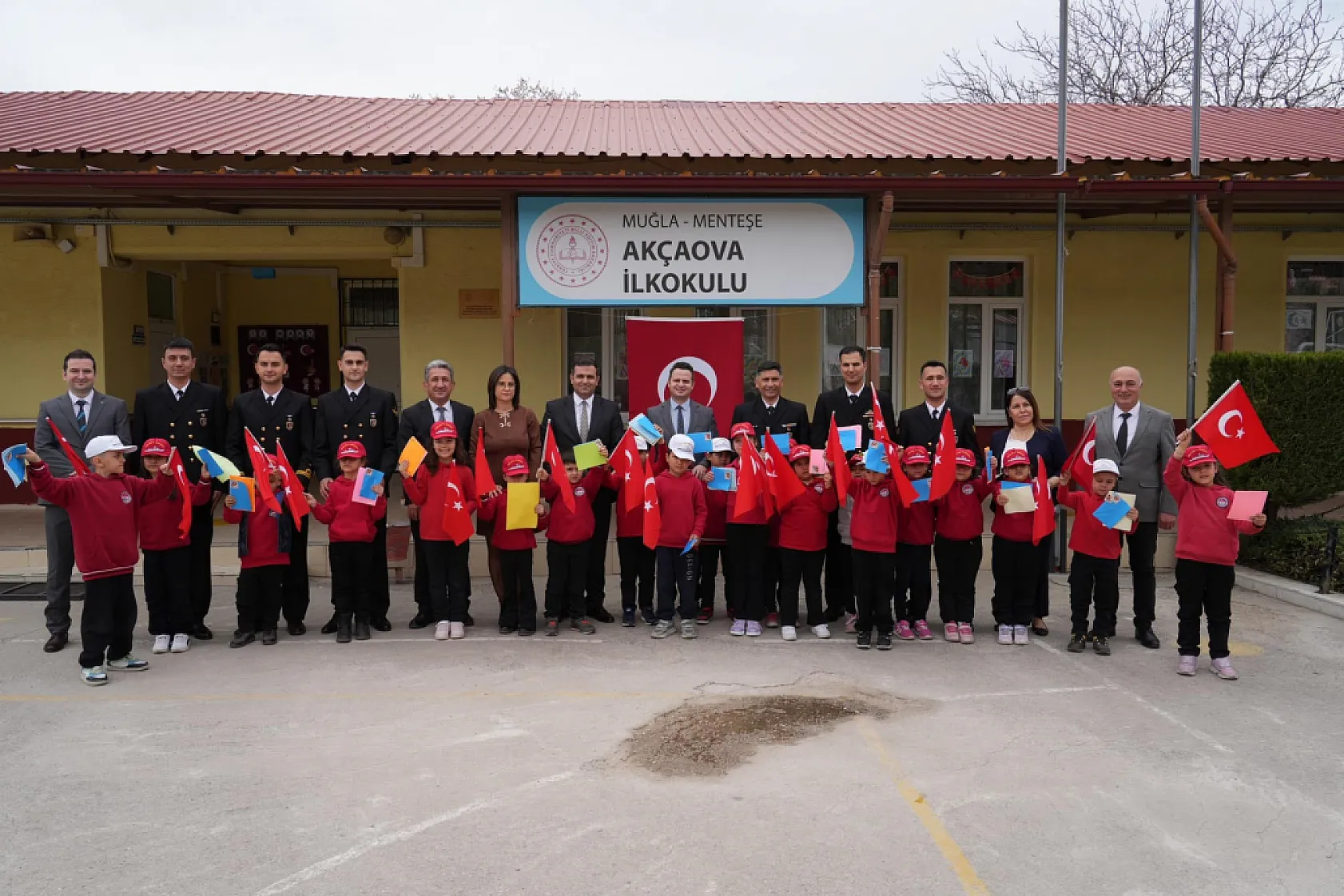 'Bir Mektup Da Sen Yaz' etkinliğiyle Mehmetçik ve öğrenciler buluştu