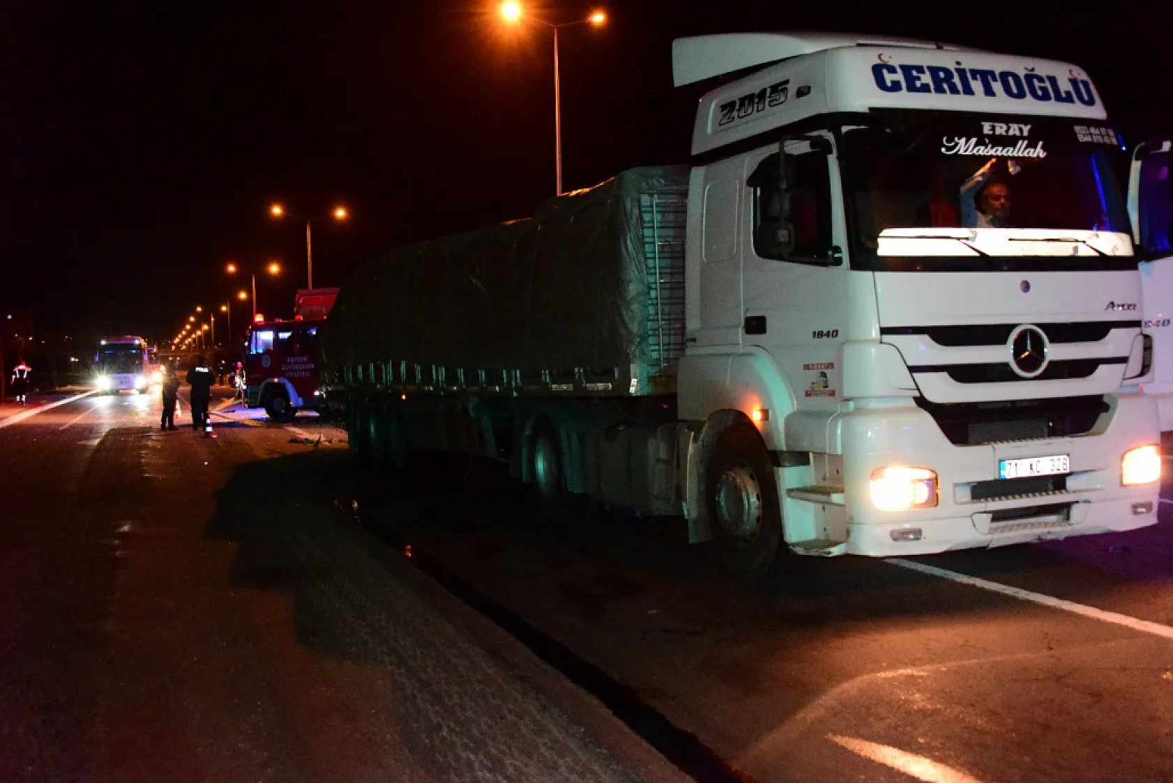 Fiat Tofaş marka araç tırın altına girdi, kağıt gibi ezildi: 1 ölü