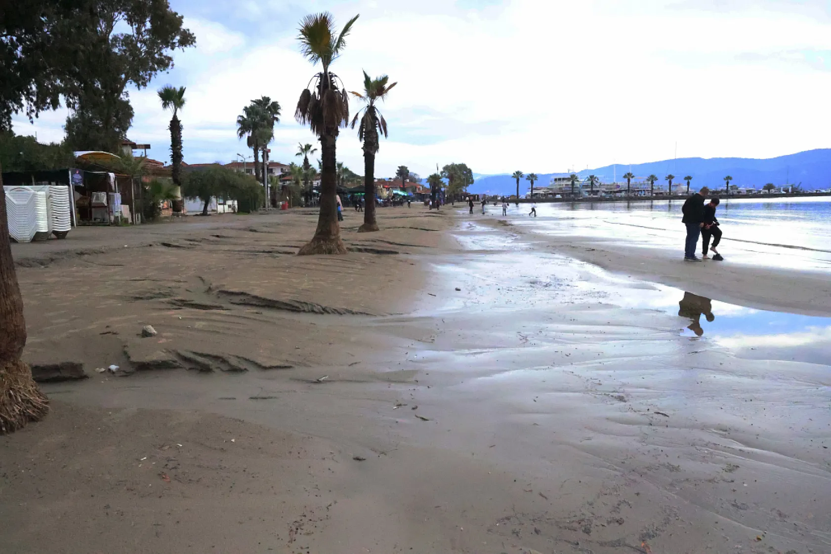 Muğla Akyaka'da sağanak sonrası deniz 10 metre çekildi