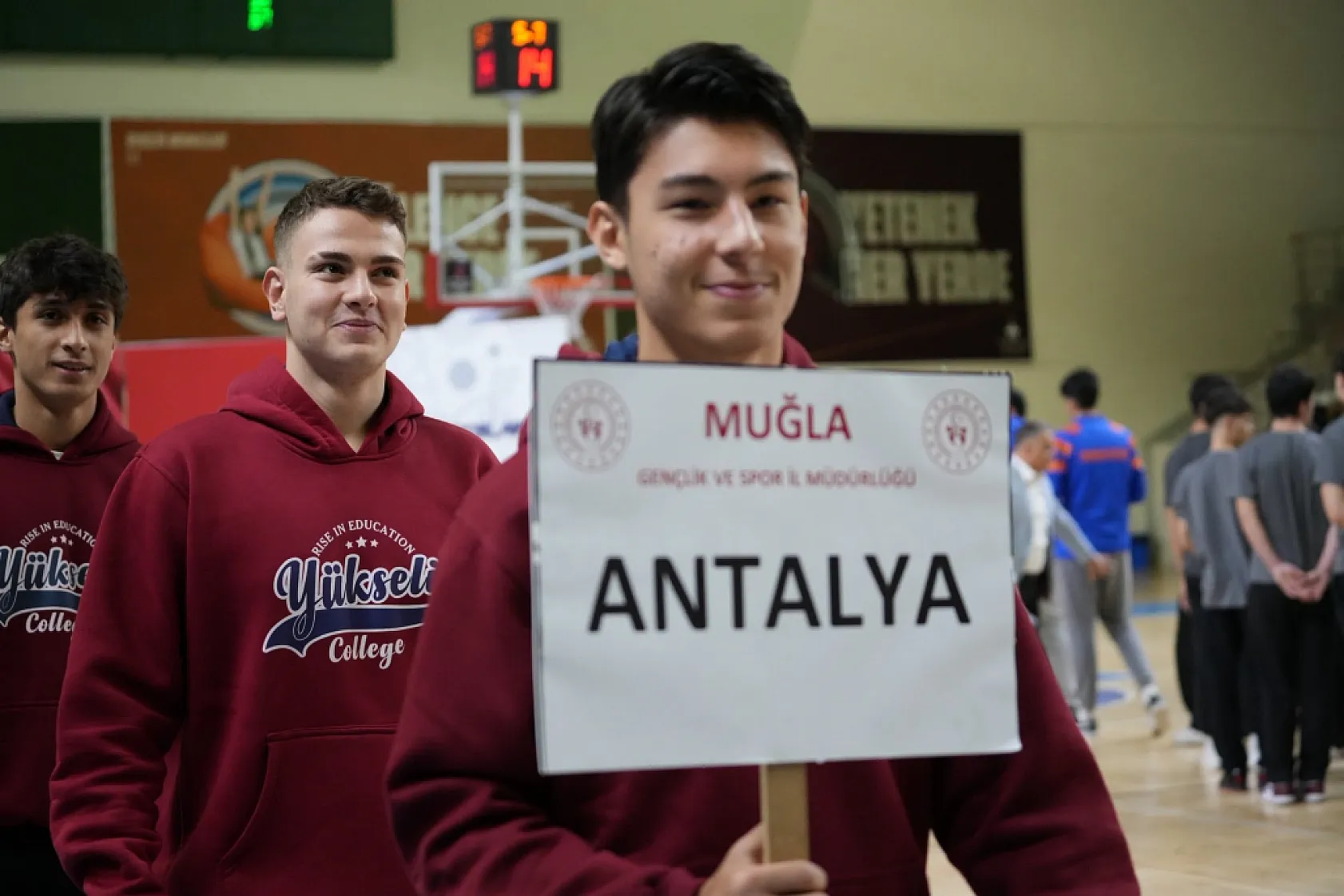 Muğla'da gençler sahaya indi