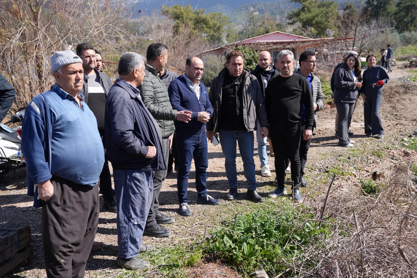 Seydikemer'de heyelan nedeniyle yol kapandı
