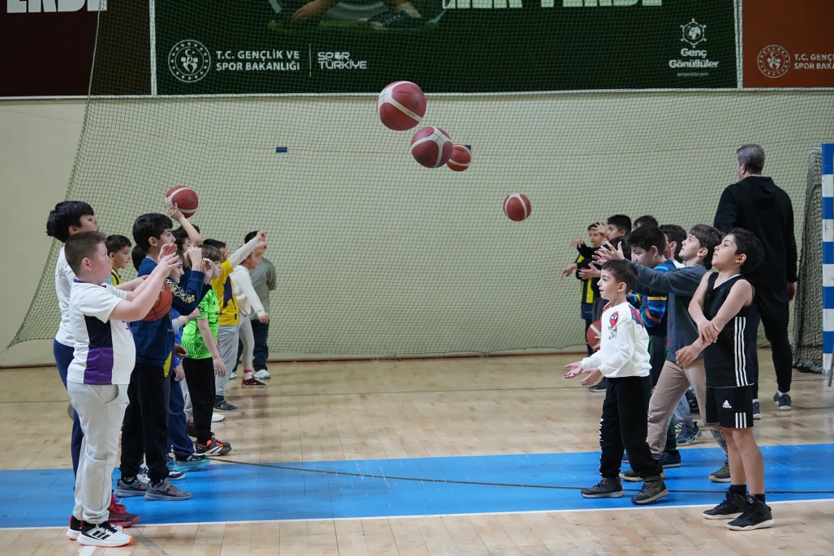 Muğla'da sporun kalbi GSB tesislerinde atıyor