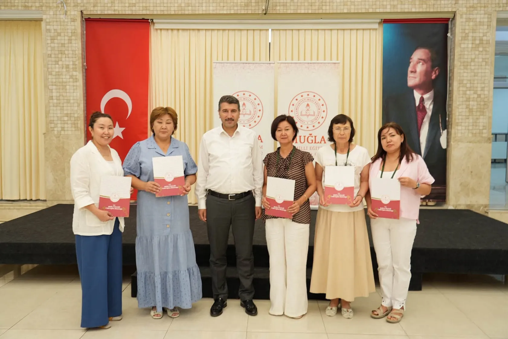 Kazakistanlı Öğretmenler Muğla'da Eğitim ve Kültür Programını Tamamladı