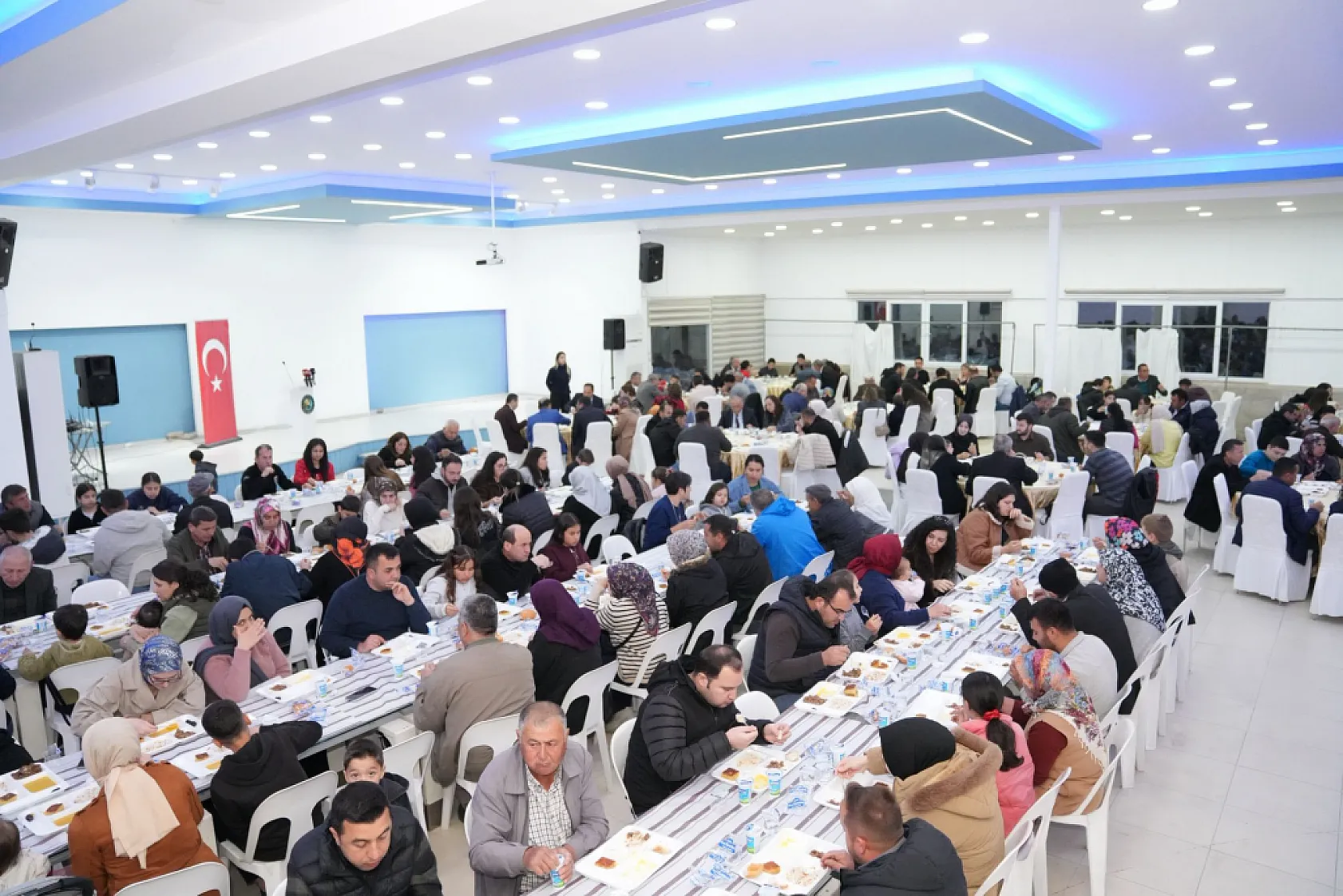 Başkan Akdenizli İftarını Belediye Personeliyle Açtı