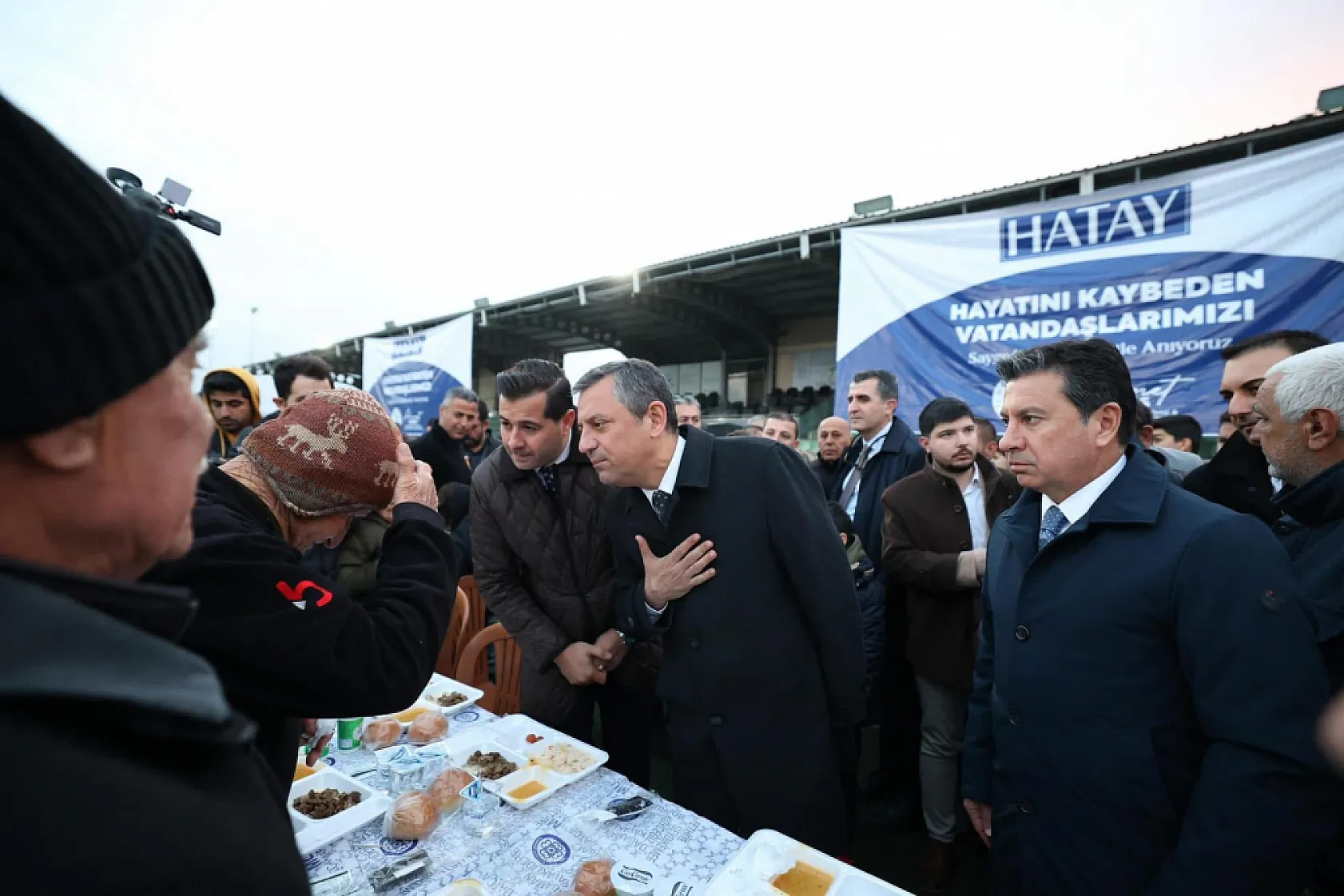 Başkan Aras'tan Depremzedelere Moral ve Destek Ziyareti