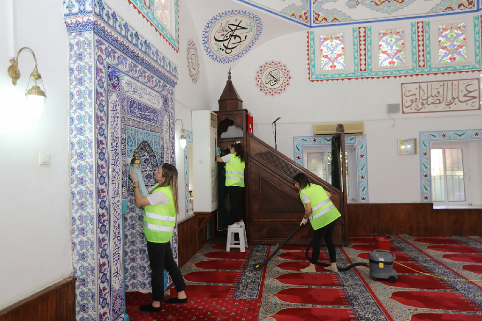 Muğla Büyükşehir'den Bayram Öncesi Cami Temizliği