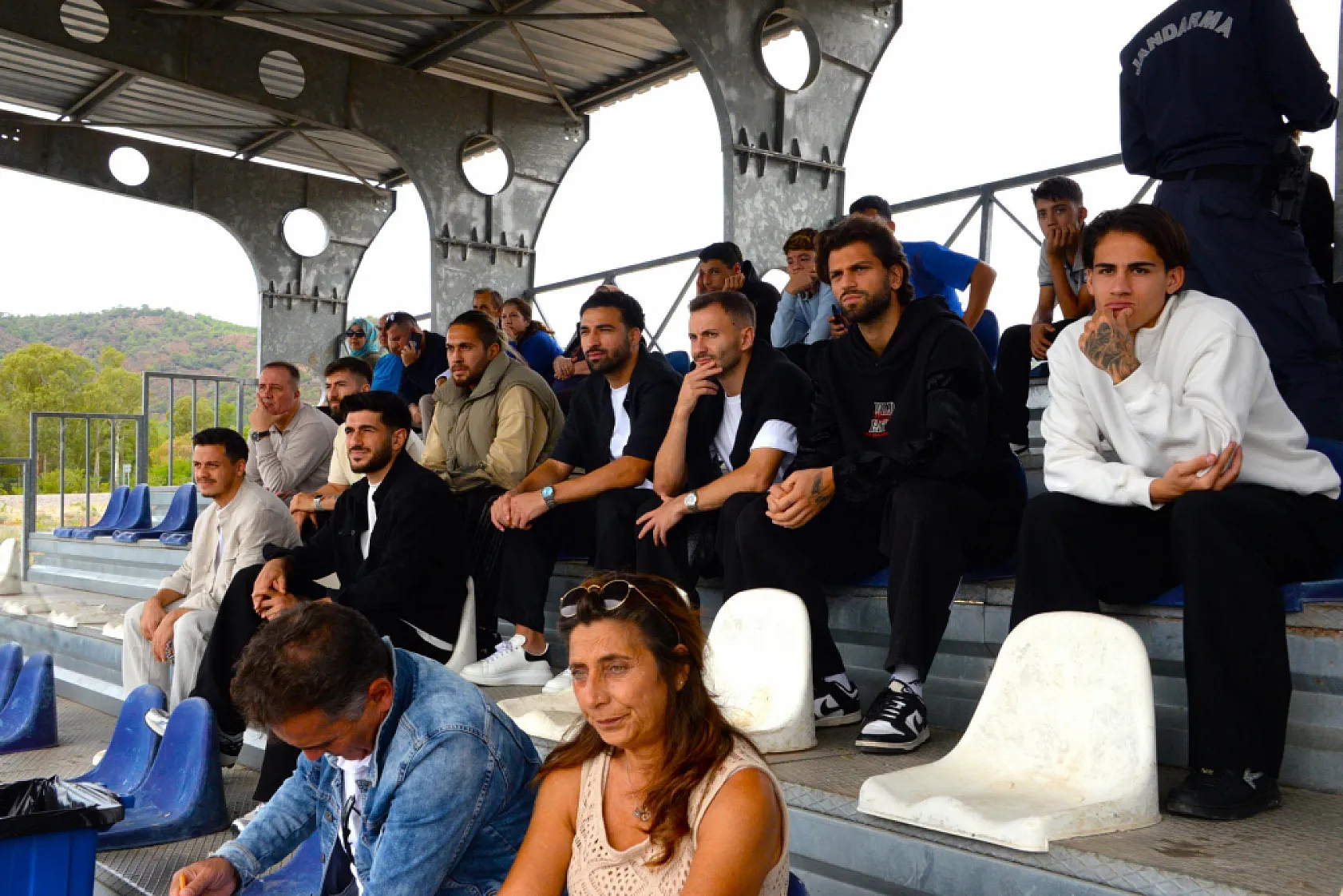 Fethiyesporlu futbolcular gençleri yalnız bırakmadı