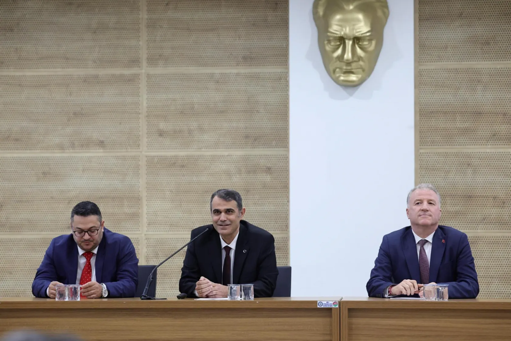 Büyükşehir'den şehitlerimize vefa: Muğla Şehitler Albümü tanıtıldı