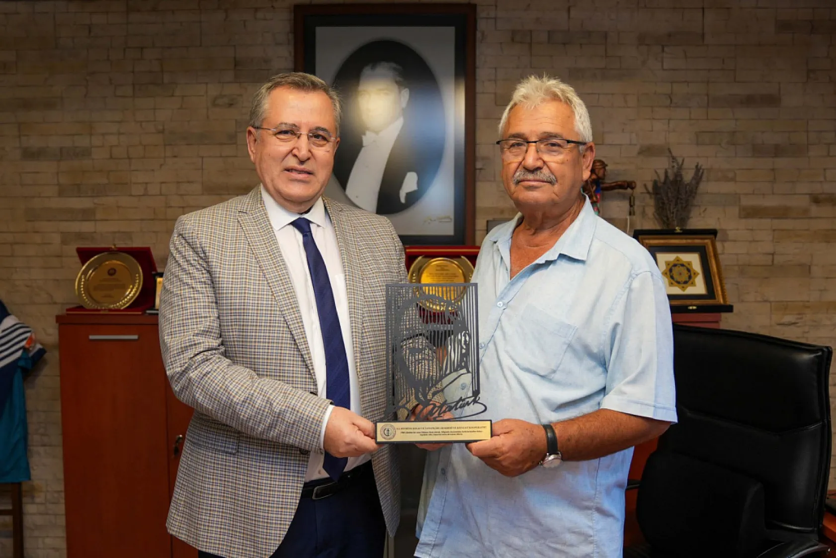 Fethiye Ticaret ve Sanayi Odası'ndan 40 Yılı Aşan Üyelere Teşekkür Plaketi