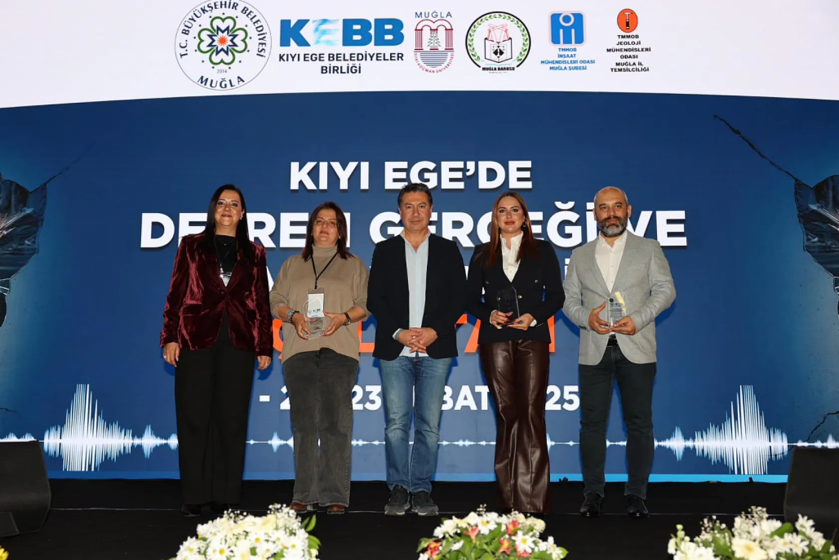 Kıyı Ege'de Deprem Gerçeği ve Afet Yönetimi Çalıştayı Tamamlandı:  Çözüm Önerileri ve Yol Haritası Belirlendi