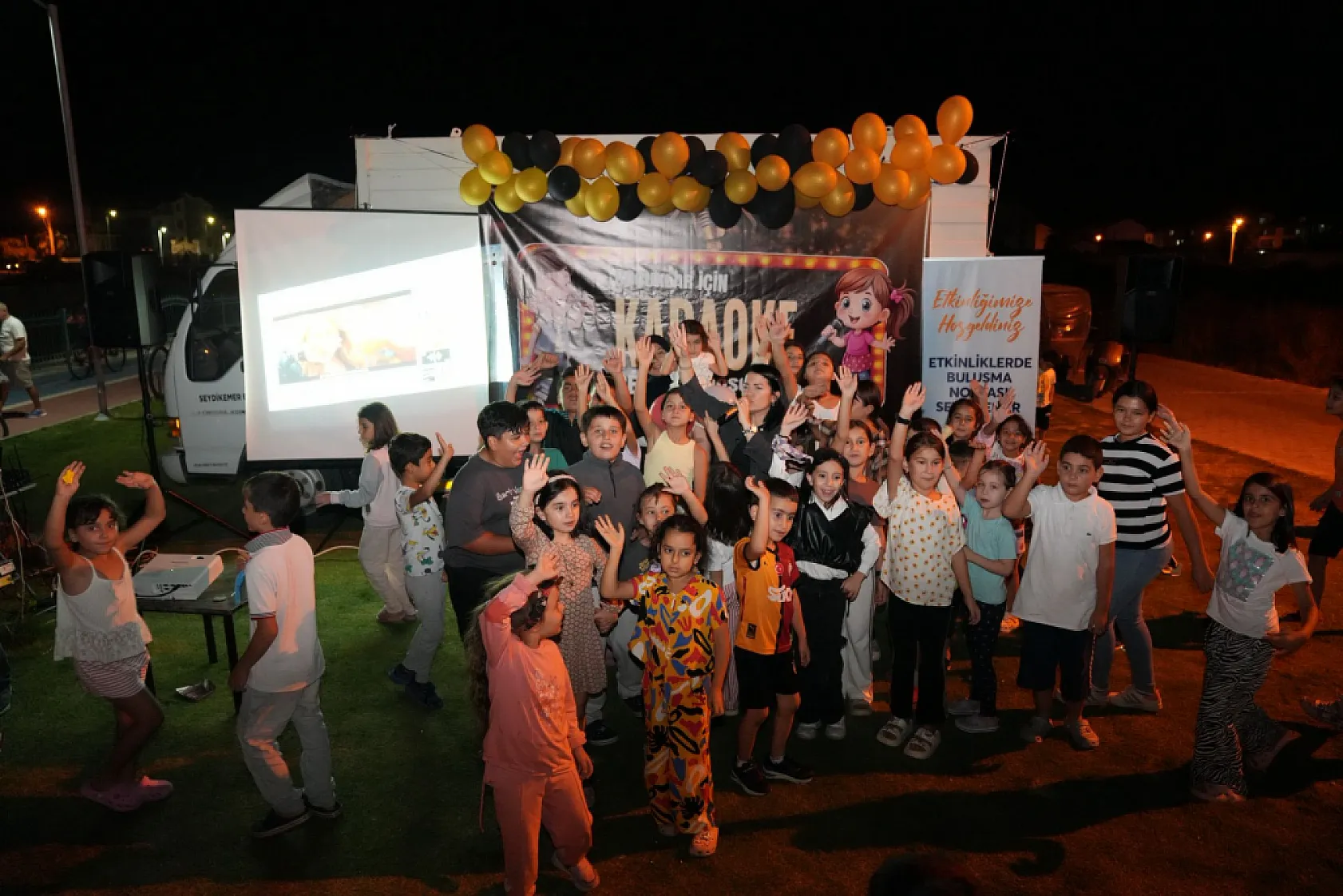Seydikemer Belediyesinden Çocukların Yüzünü Güldüren Karaoke Gecesi