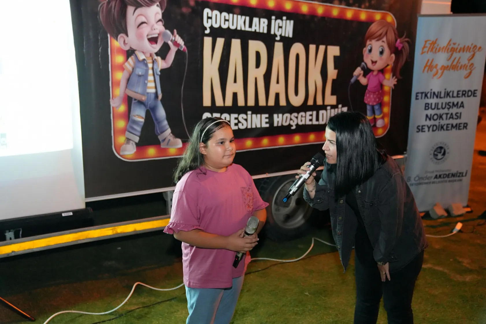 Seydikemer Belediyesinden Çocukların Yüzünü Güldüren Karaoke Gecesi