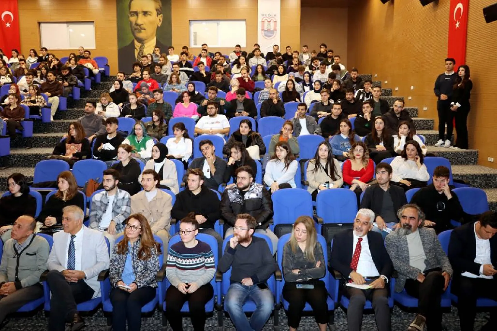 Başkan Çıralı, üniversite öğrencileriyle buluştu