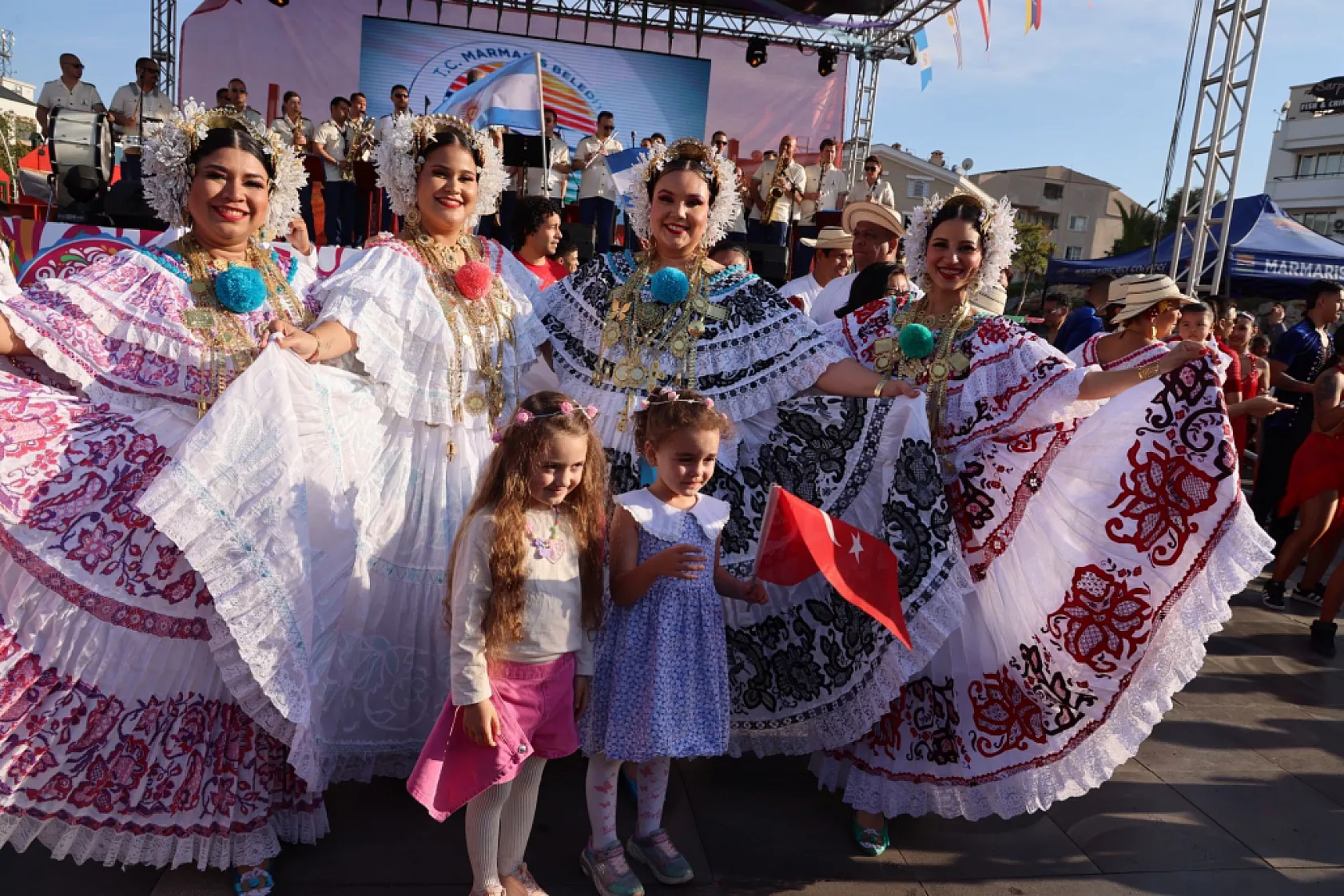 Marmaris'te Latin rüzgarı başladı