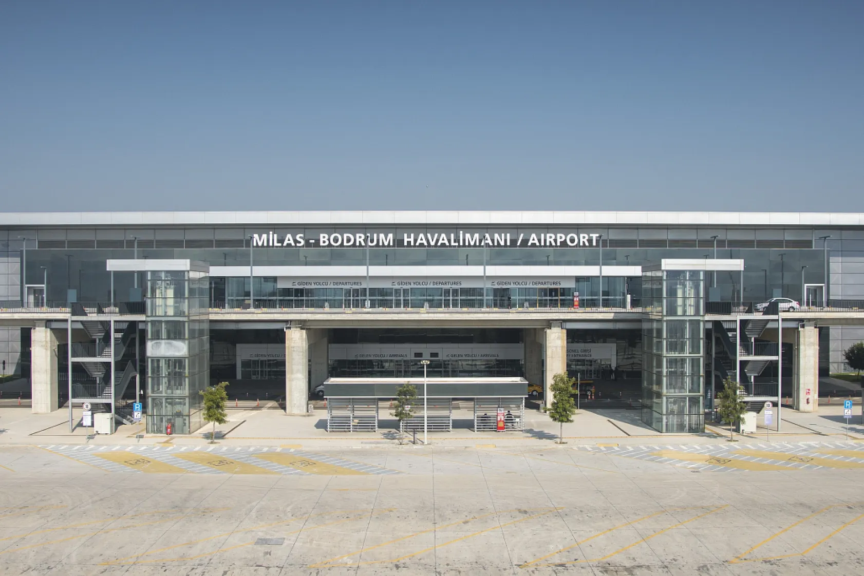 Milas-Bodrum Havalimanı sezonun ilk dış hat uçuşunu karşıladı