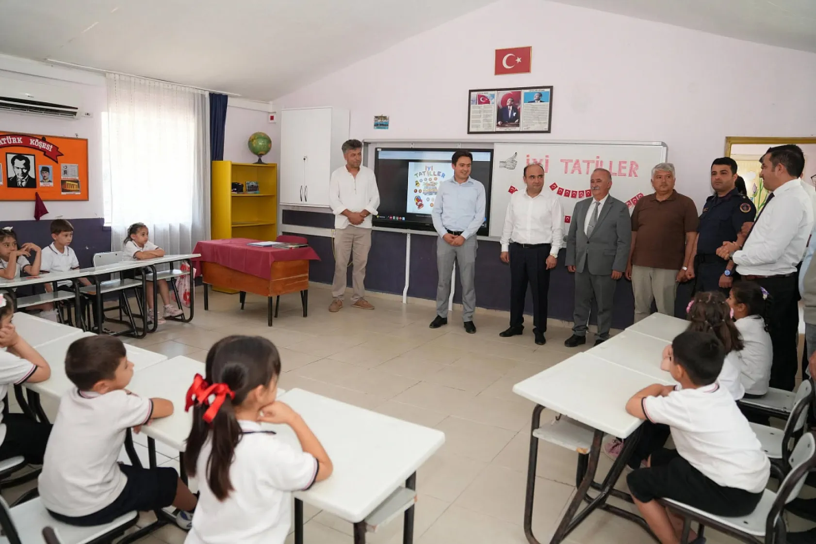 Seydikemer'de 7 Bin 619 öğrenci karne heyecanı yaşadı