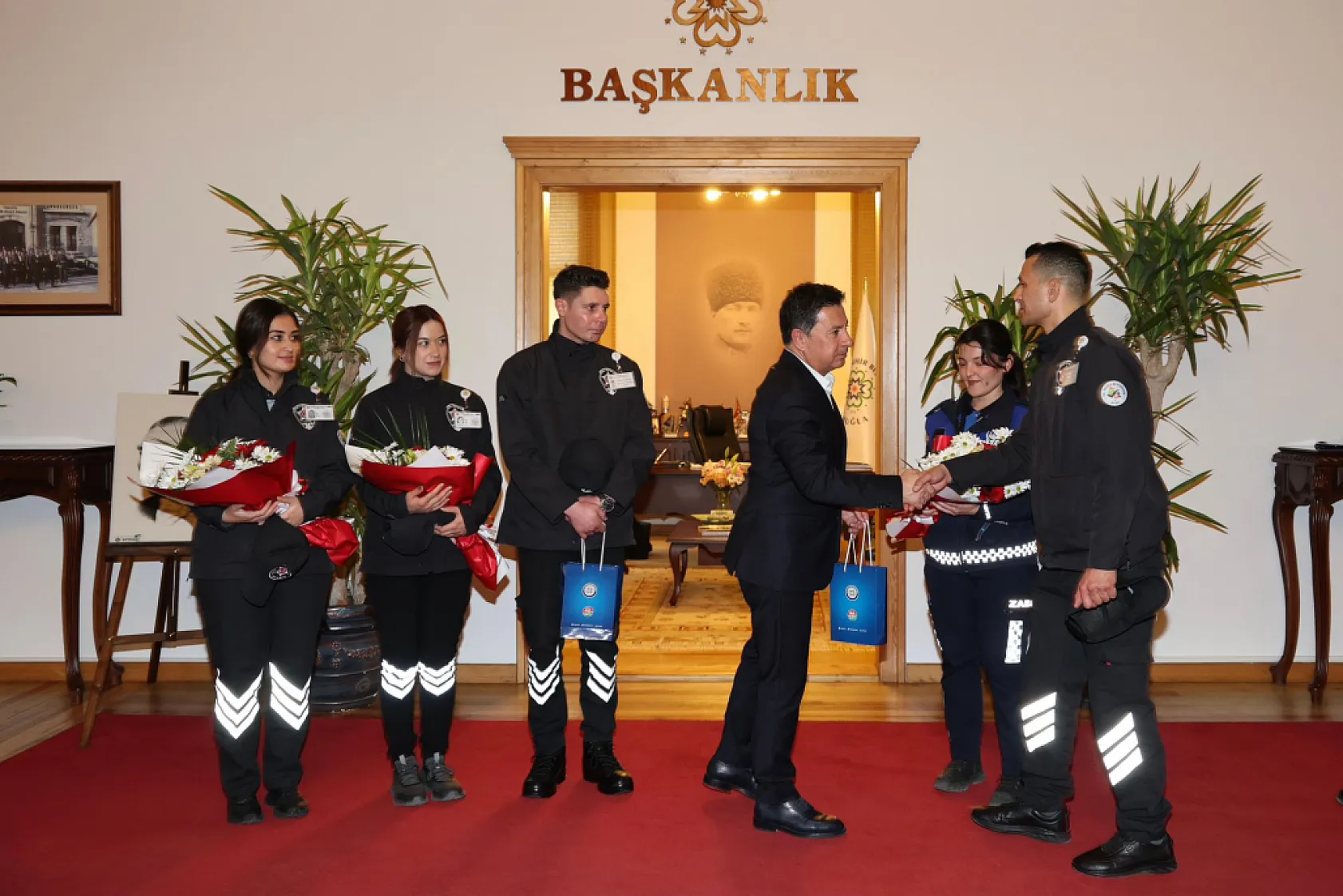 Uyuşturucuya Geçit Vermeyen Ekibe Başkan Aras'tan Ödül