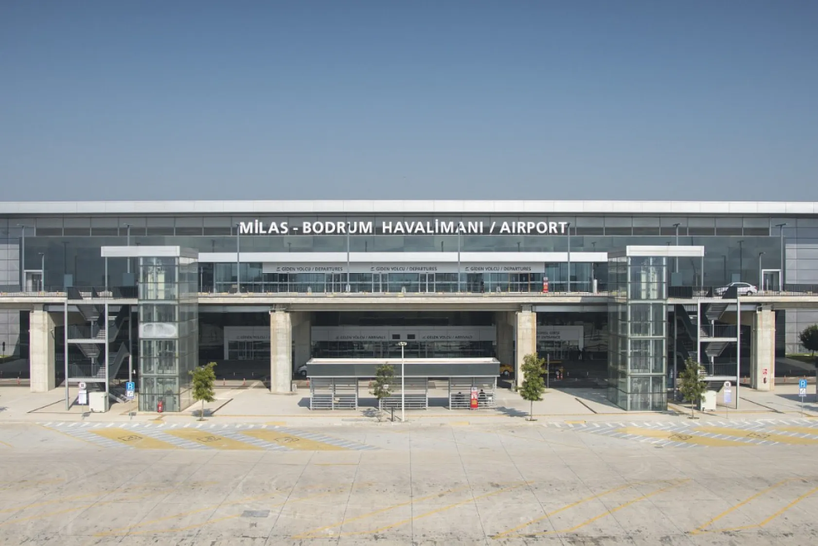 Milas-Bodrum Havalimanı'nda güneş enerjisi santrali kurulumu tamamlandı