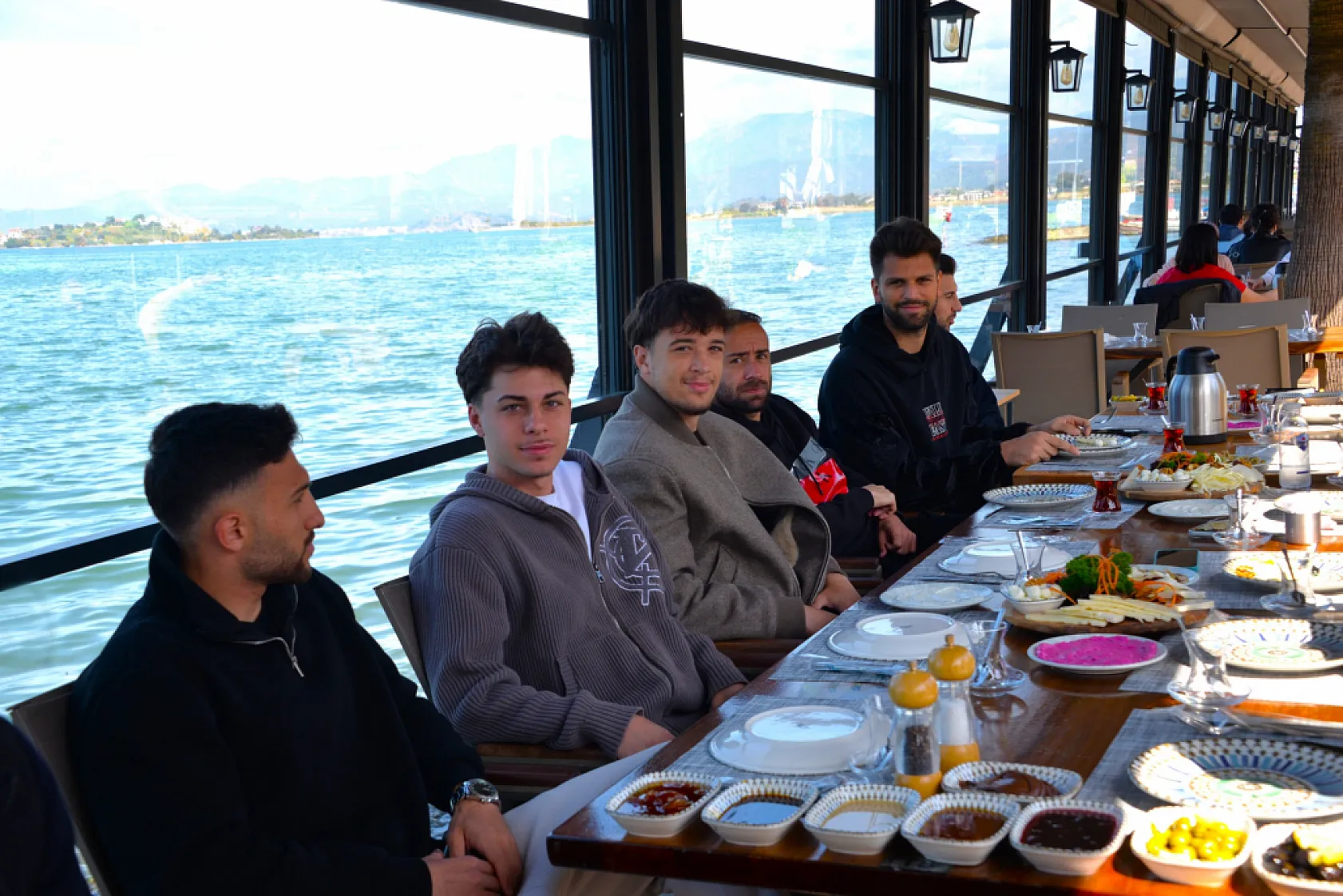Fethiyespor'da Moral Kahvaltısı