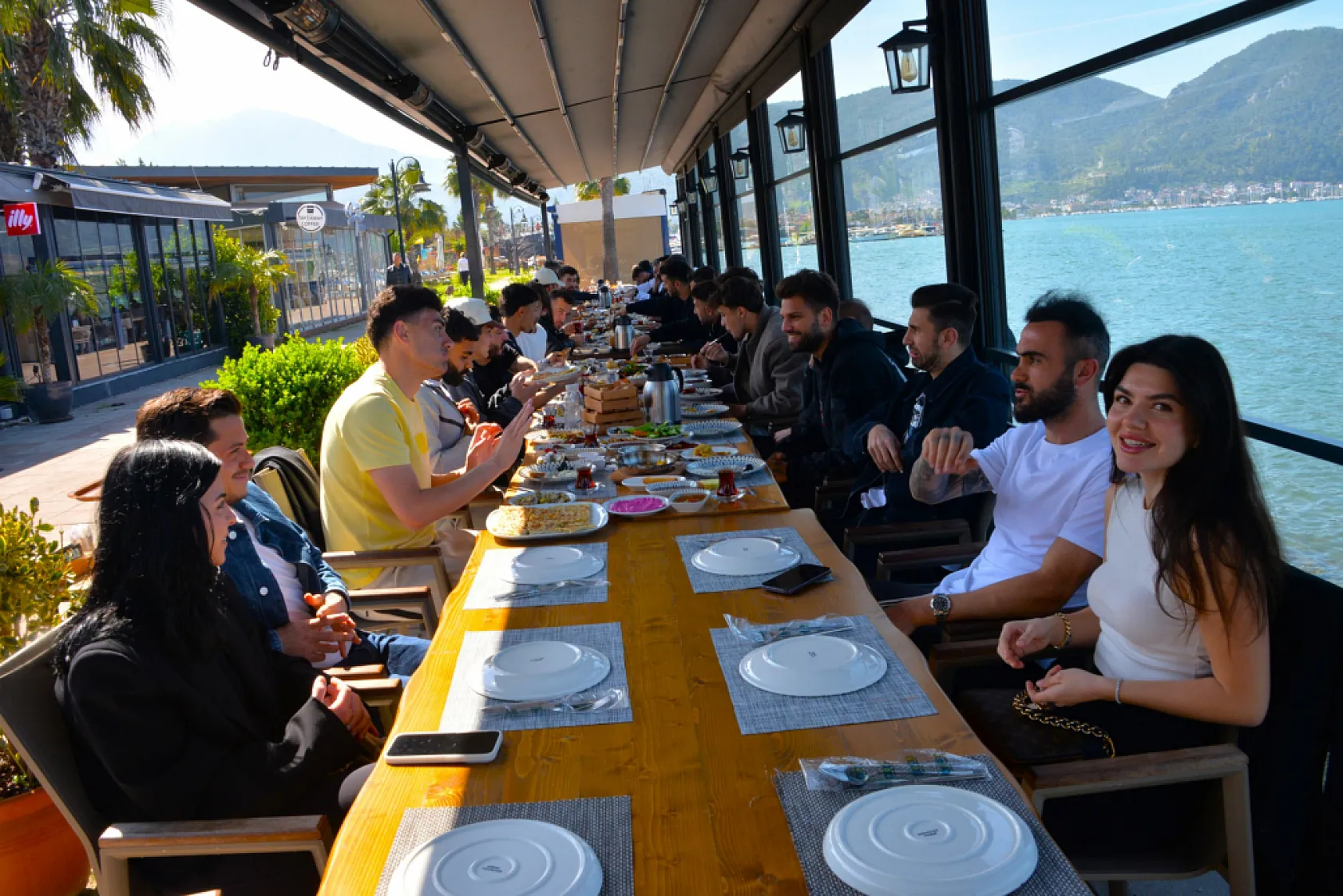 Fethiyespor'da Moral Kahvaltısı
