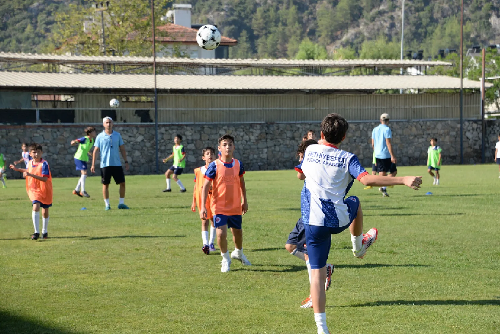 Fethiyespor Futbol Okulu'nda eğitimler sürüyor
