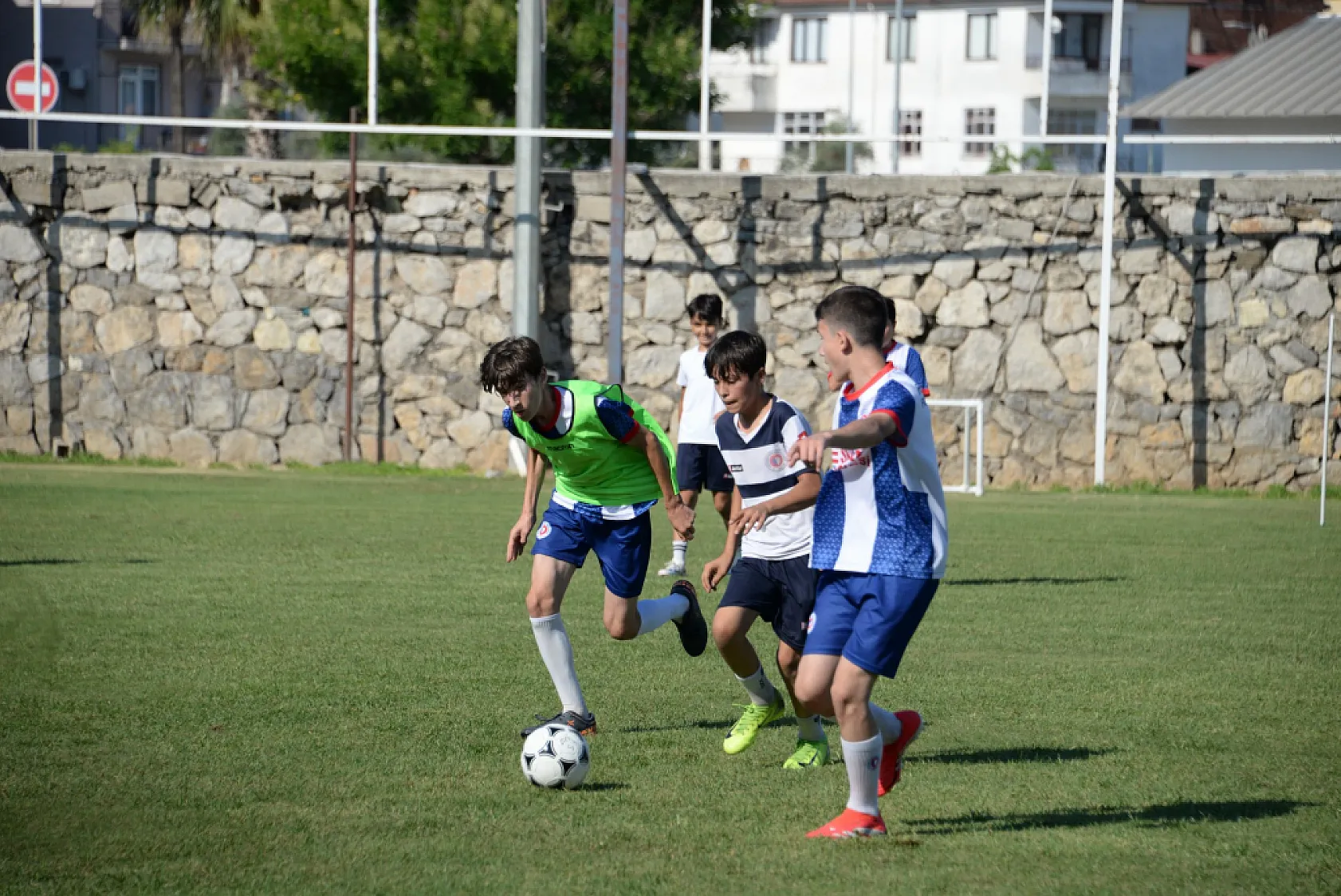 Fethiyespor Futbol Okulu'nda eğitimler sürüyor