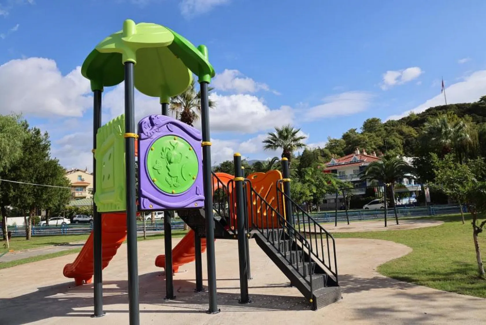 Parklar yenilenmeye devam ediyor