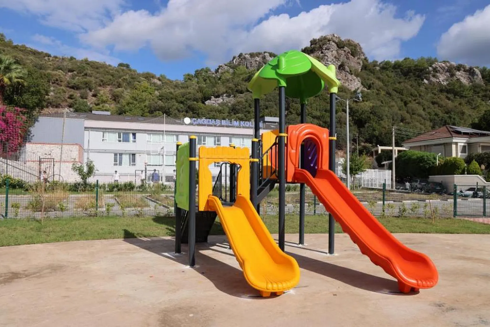 Parklar yenilenmeye devam ediyor