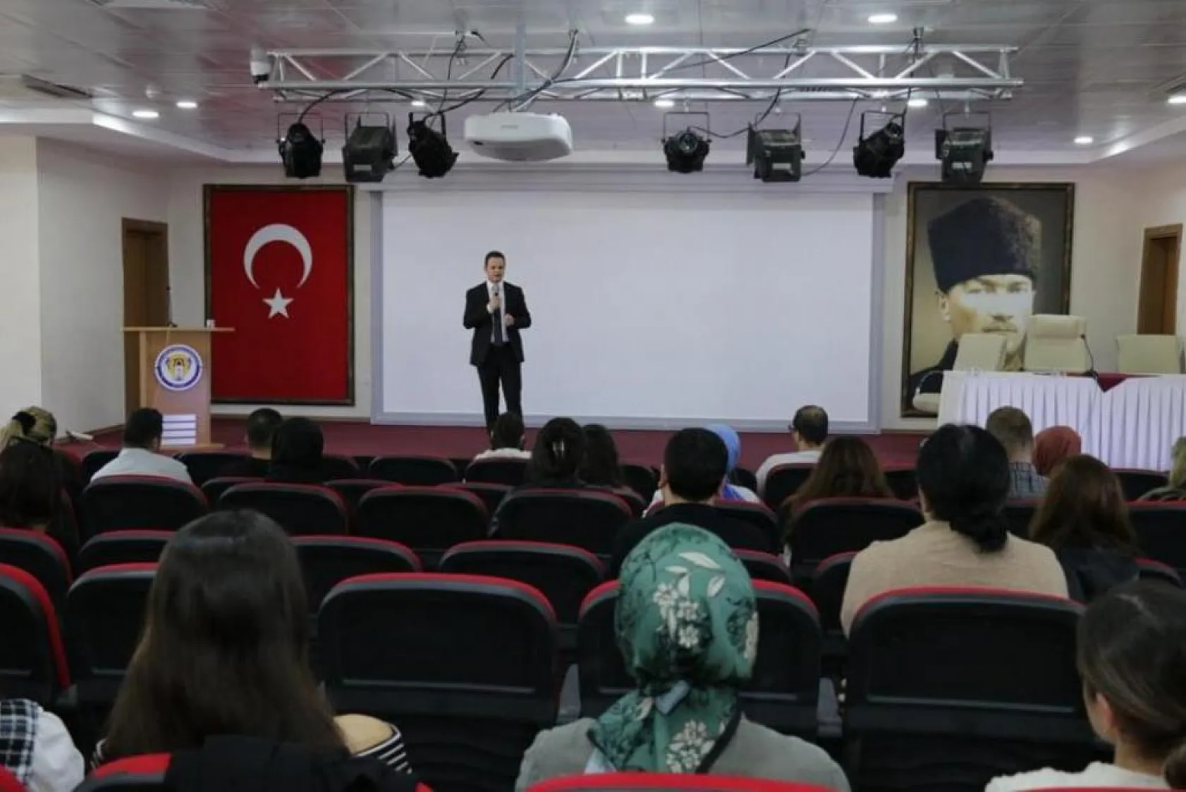 'Aday Öğretmenlik Uyum Eğitimi' semineri