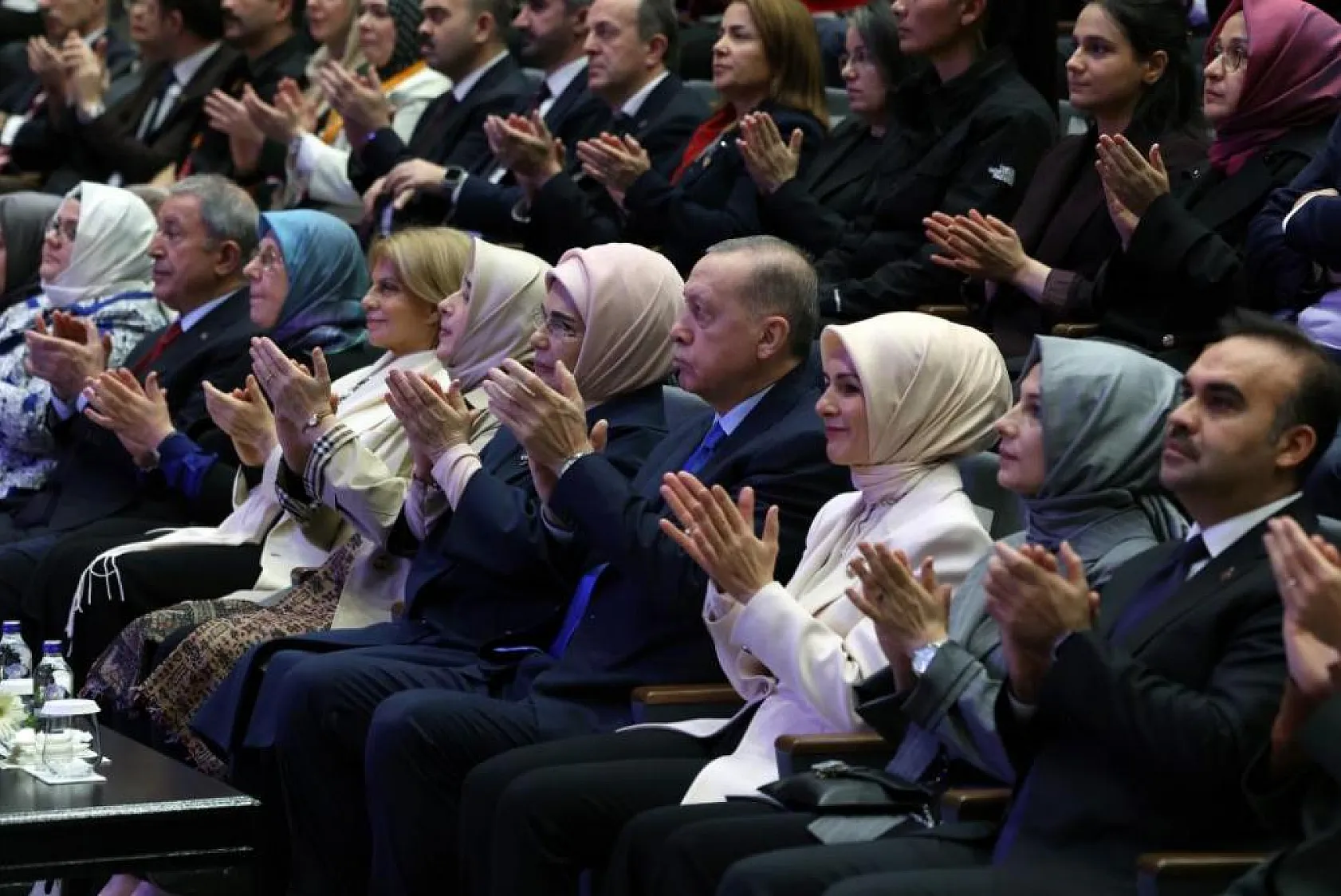 Cumhurbaşkanı Erdoğan: '81 vilayette kadın konukevleri ve sosyal hizmet merkezleri ile şiddete maruz kalan kadınları devlet güvencesi altına alıyoruz'