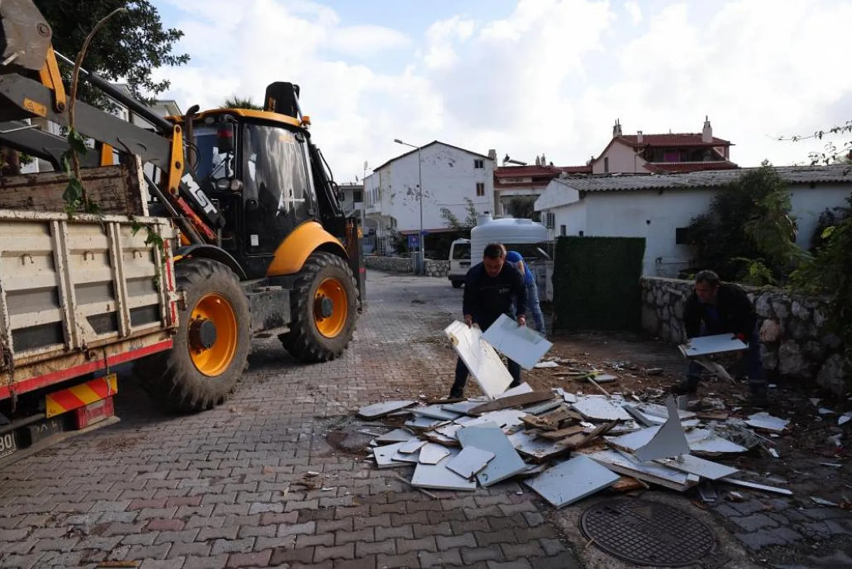 Belediye temizlik çalışmalarına devam ediyor