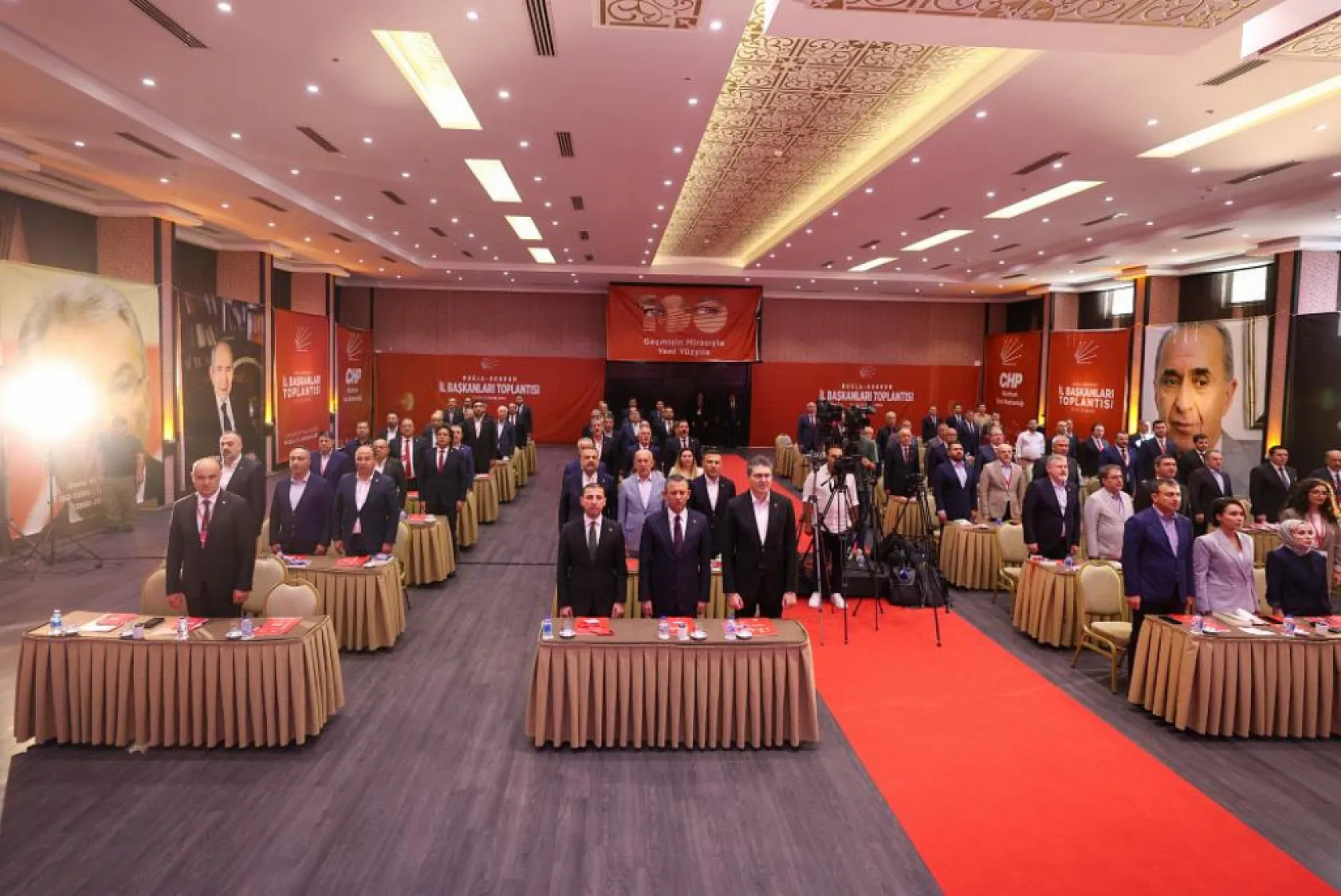 Özgür Özel,  'CHP artık Türkiye'nin partisidir'