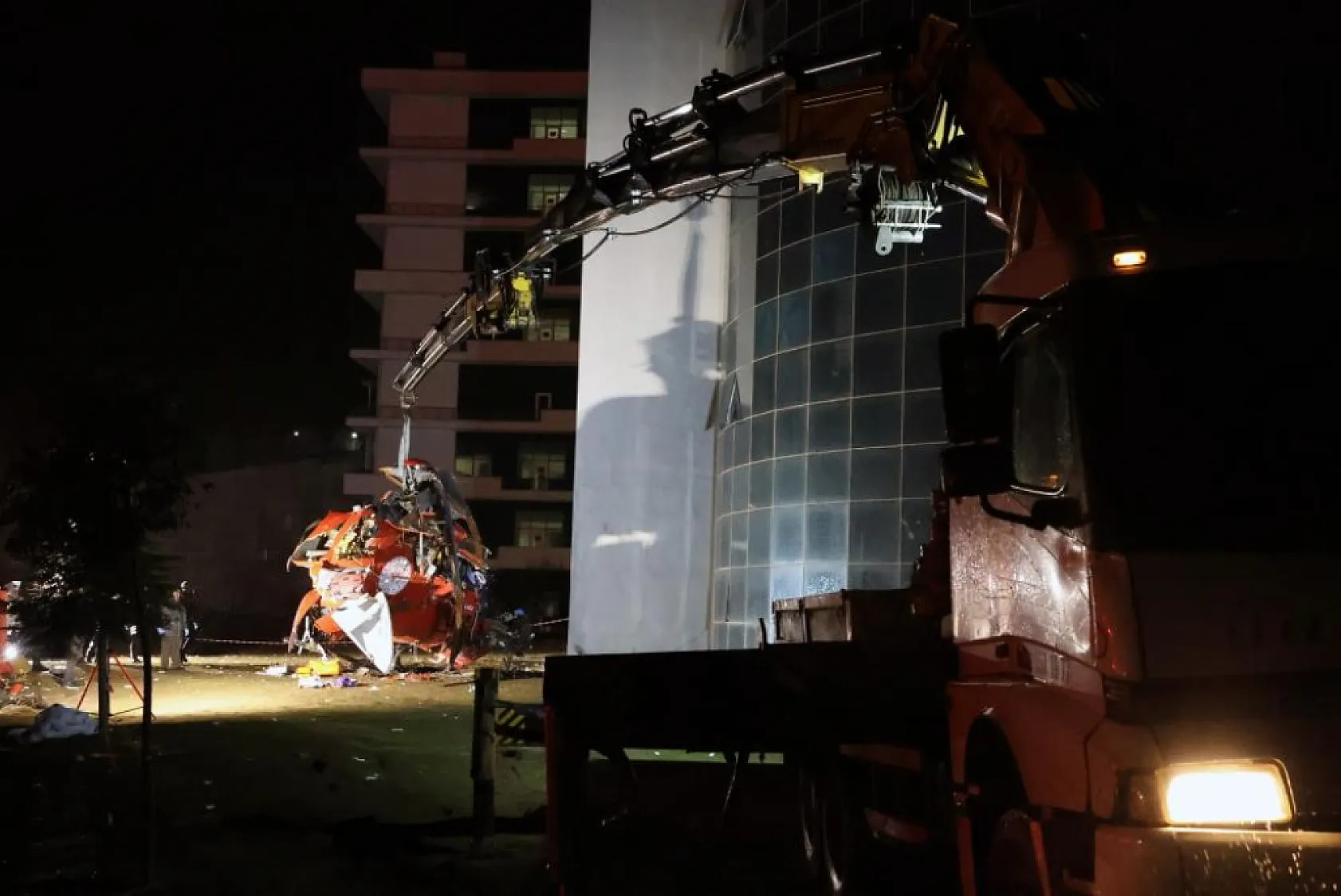 Muğla'da ambulans helikopterin enkazı kaldırıldı