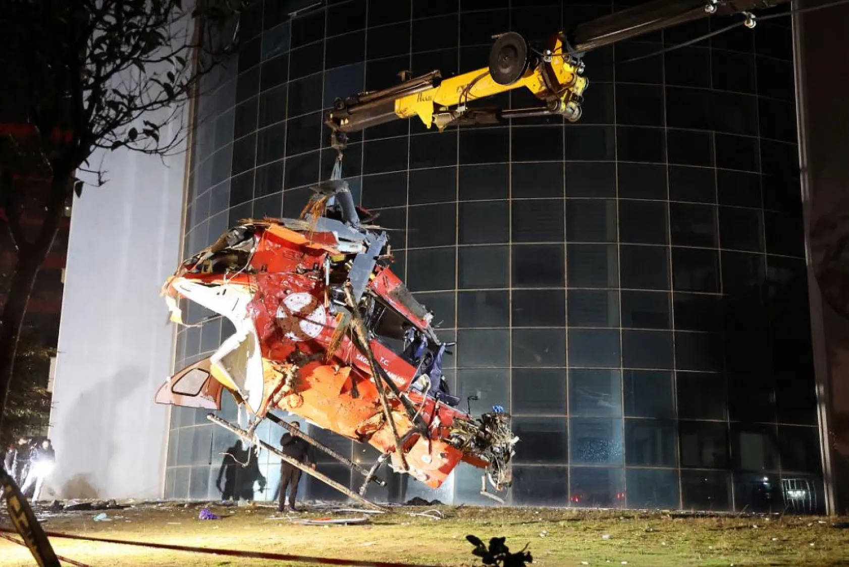 Muğla'da ambulans helikopterin enkazı kaldırıldı