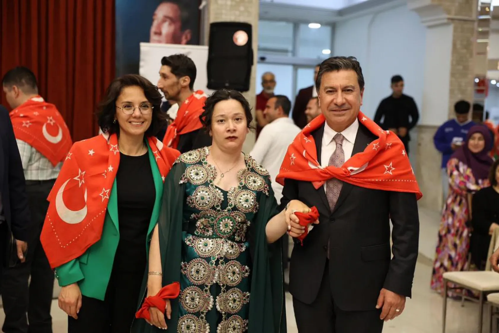 Aras çiftine kına sürprizi