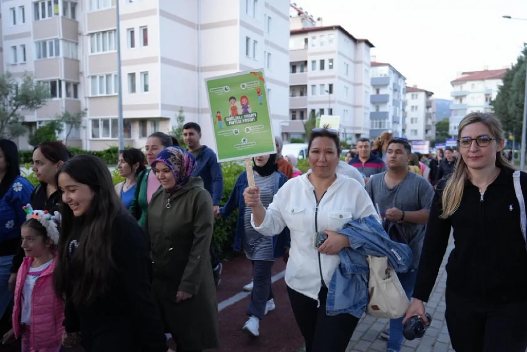 Aile bağlarını güçlendirmek için Muğla'da anlamlı yürüyüş