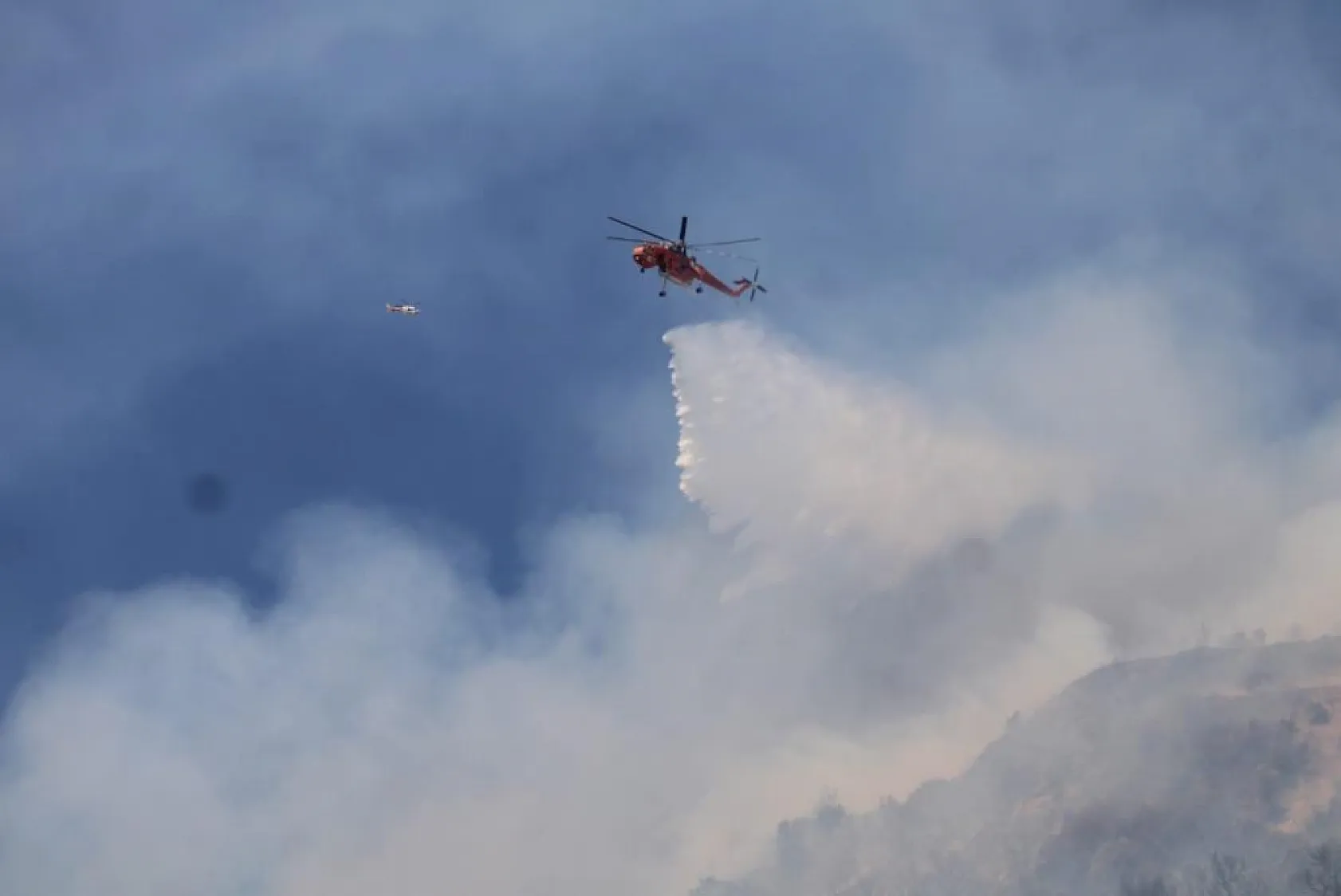 Aydın'daki orman yangınında 7 hava aracı, 244 personel alevlerle mücadele ediyor