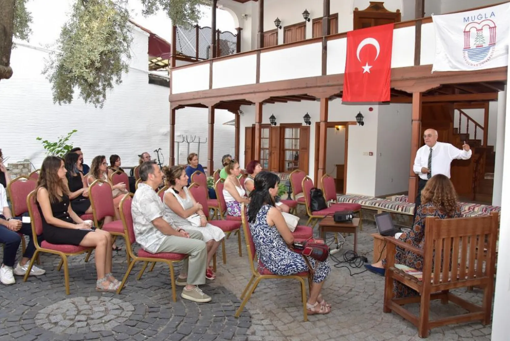 MSKÜ BİO'dan kadınlarda meme kanseri bilgilendirmesi