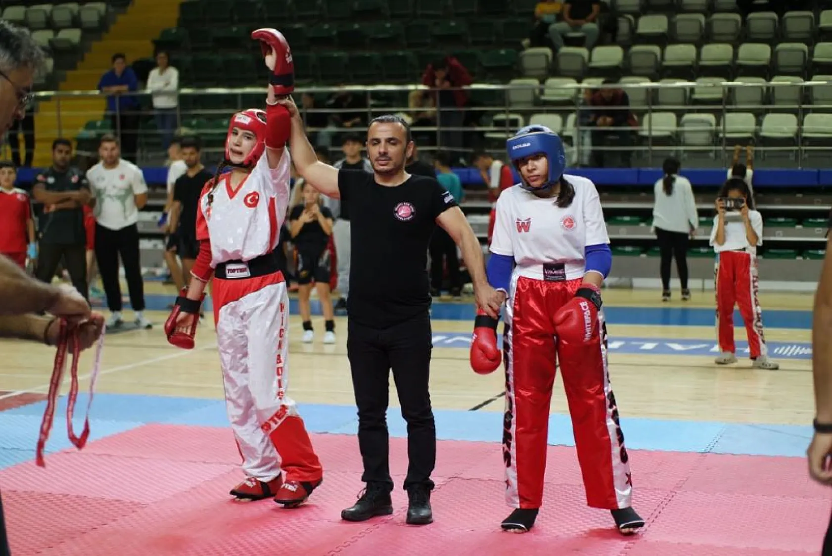 Marmaris'e 11 birincilik madalyası birden geldi