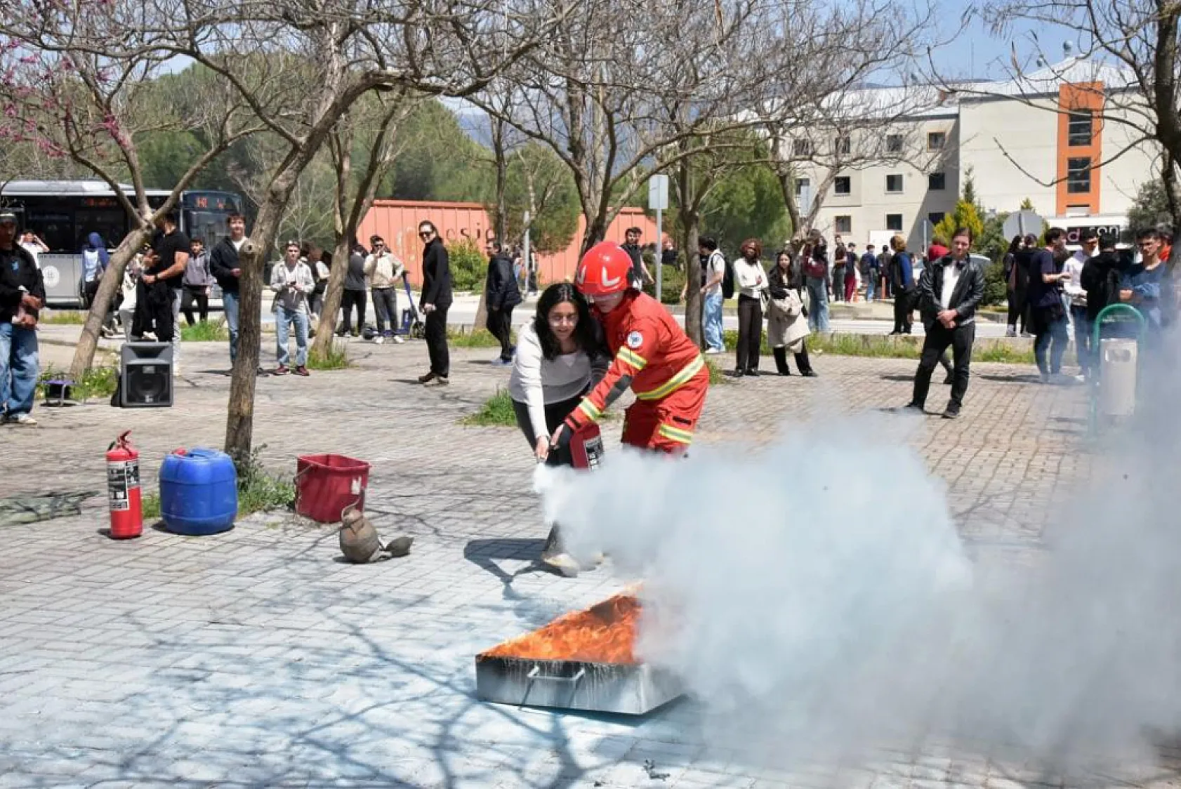 MSKÜ akademik ve idari personeline yangın eğitimi