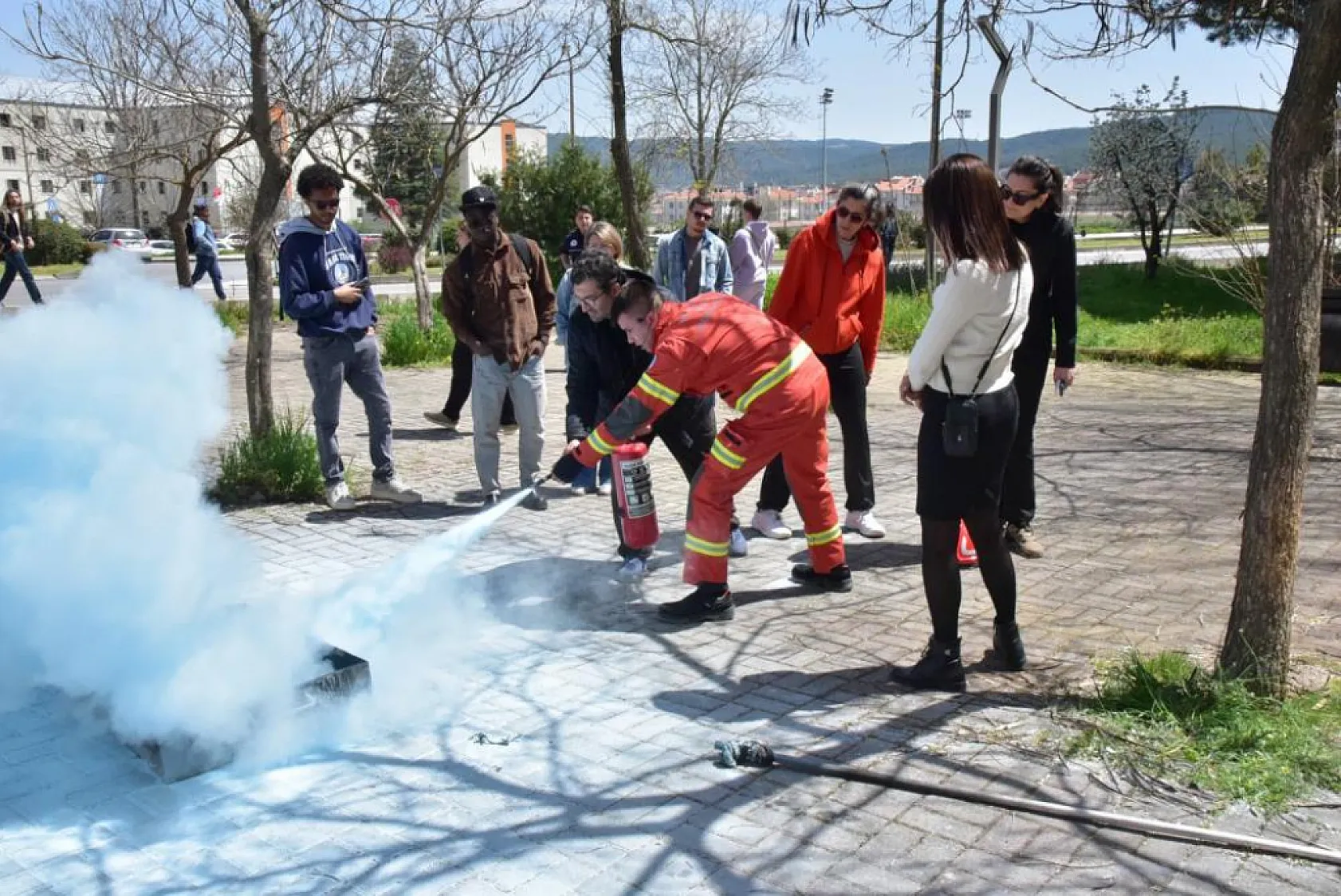 MSKÜ akademik ve idari personeline yangın eğitimi