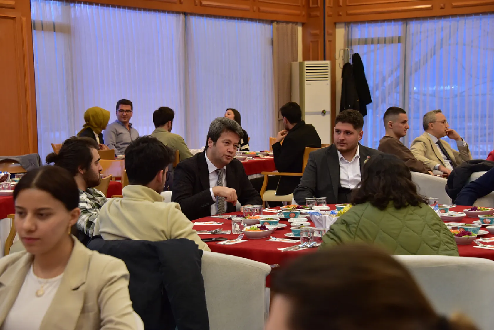 MSKÜ Rektörü öğrencilerle iftarda buluştu