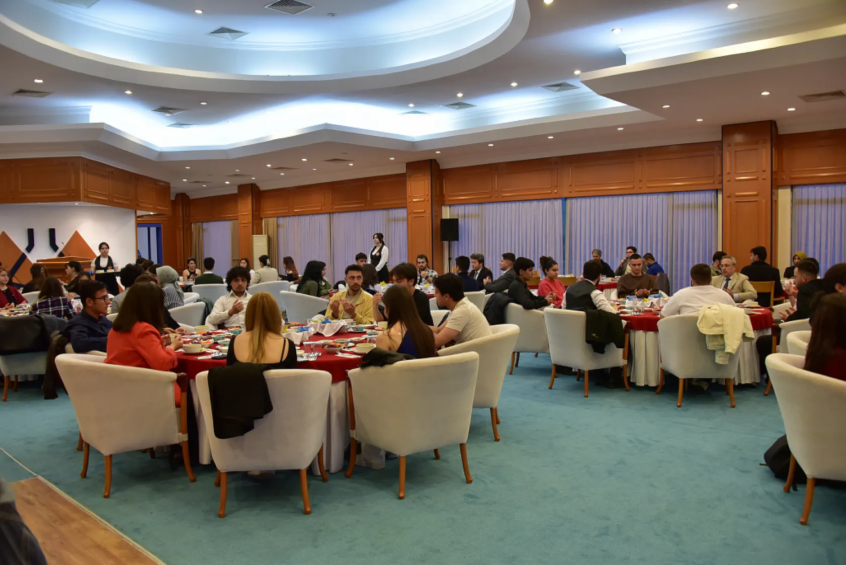 MSKÜ Rektörü öğrencilerle iftarda buluştu