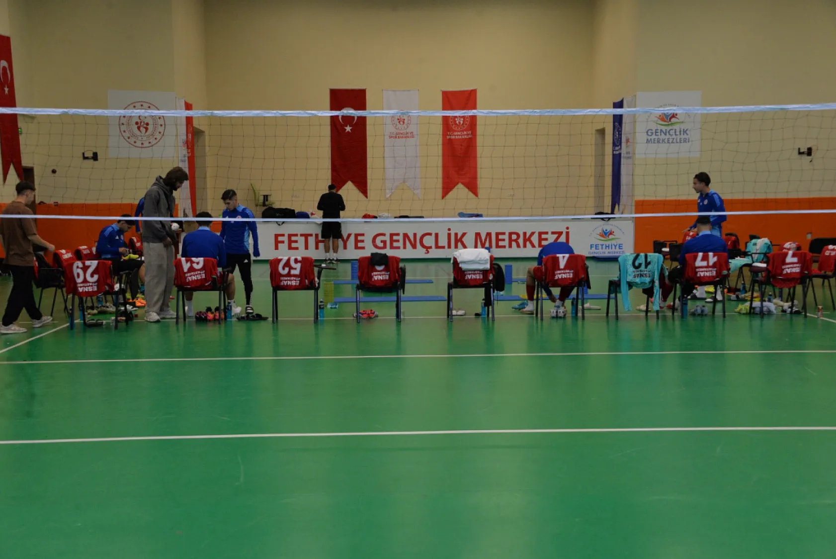 Fethiyespor'da Tribün Sorunu: 7 Aydır Yıkılmadı