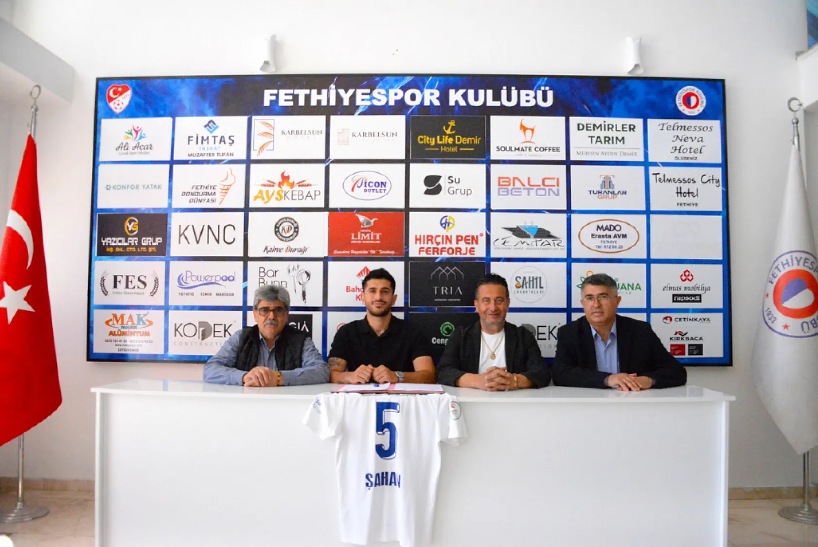 Fethiyespor'da Kaptan Şahan Akyüz ile 2 Yıl Daha