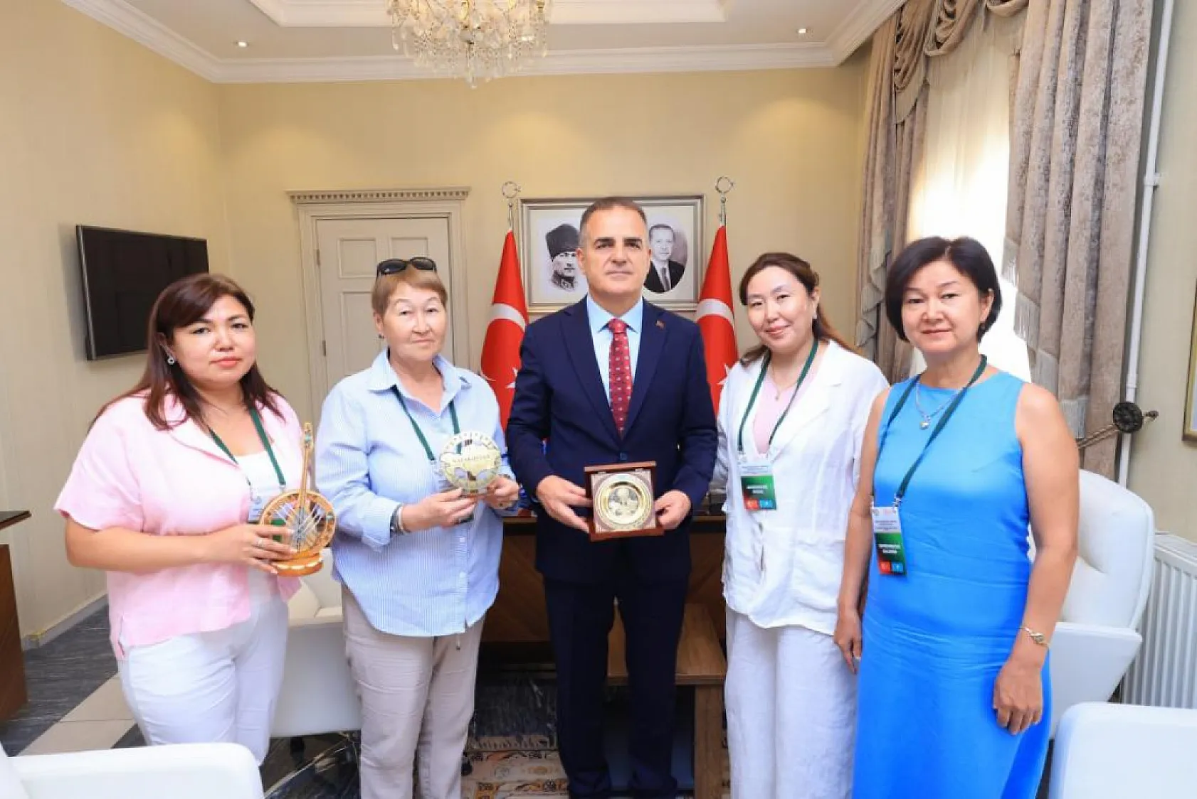 Kazakistanlı eğitimcilerden Muğla Valisi Akbıyık'a ziyaret