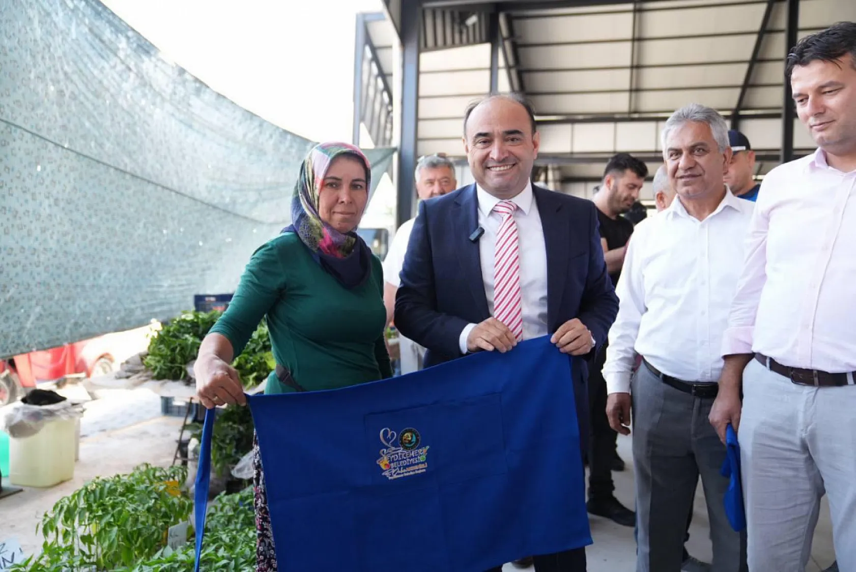 Başkan Akdenizli, Yeni Pazar Yerinde Esnafla Buluştu